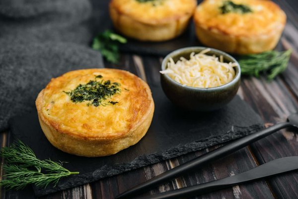 Quelles sont les astuces pour réussir une pâte à quiche légère et croustillante?
