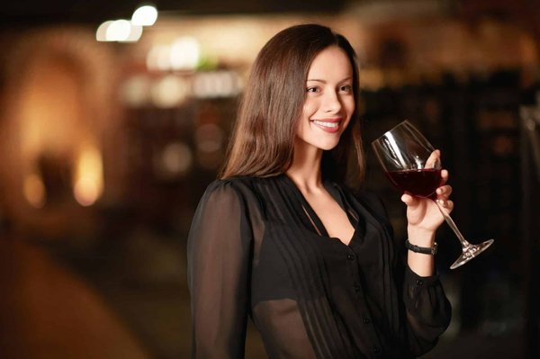 Quelles méthodes pour offrir une expérience de dégustation de vins dans un restaurant gastronomique?